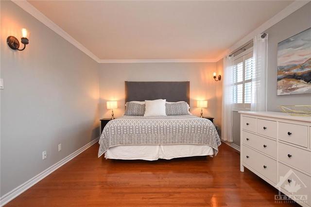 696 Morewood Crescent, House detached with 3 bedrooms, 3 bathrooms and 3 parking in Ottawa ON | Image 15
