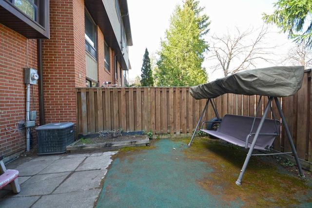 71 Carleton Pl, Townhouse with 3 bedrooms, 2 bathrooms and 2 parking in Brampton ON | Image 35