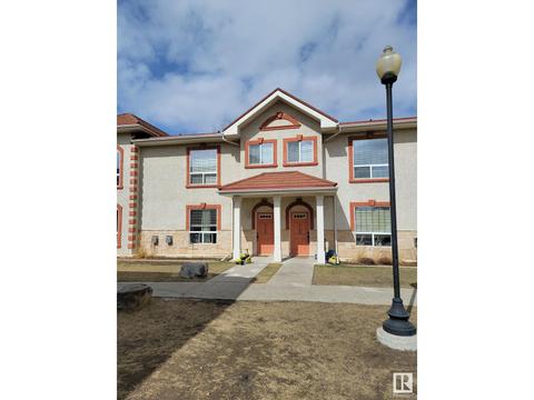 112 - 13825 155 Av Nw Nw, House attached with 2 bedrooms, 2 bathrooms and 2 parking in Edmonton AB | Card Image