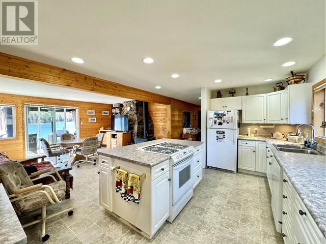 3456 Dunsmuir Road, House detached with 2 bedrooms, 2 bathrooms and null parking in Cariboo G BC | Image 22
