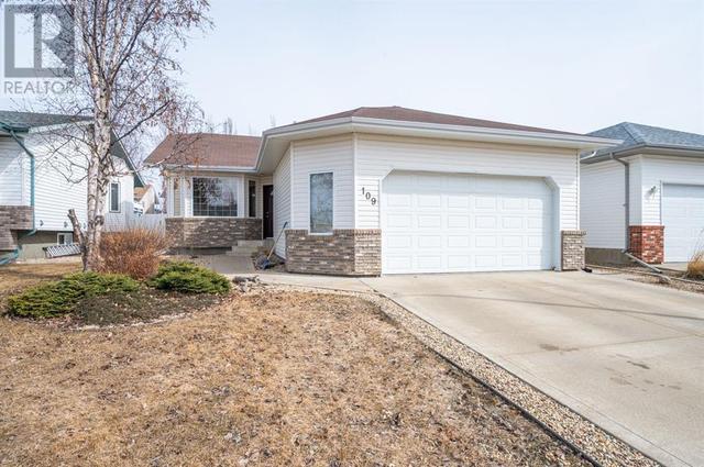 109 Doran Crescent, House detached with 4 bedrooms, 3 bathrooms and 4 parking in Red Deer AB | Image 1