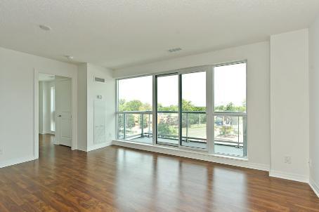 306 - 30 Heron's Hill Way, Condo with 2 bedrooms, 2 bathrooms and 1 parking in Toronto ON | Image 3