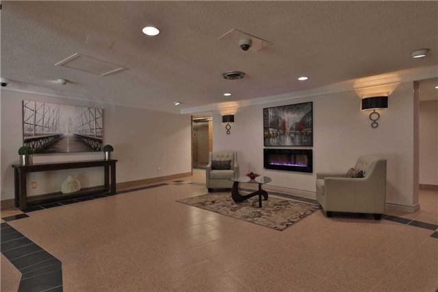 205 - 1240 Marlborough Crt, Condo with 2 bedrooms, 2 bathrooms and 1 parking in Oakville ON | Image 2
