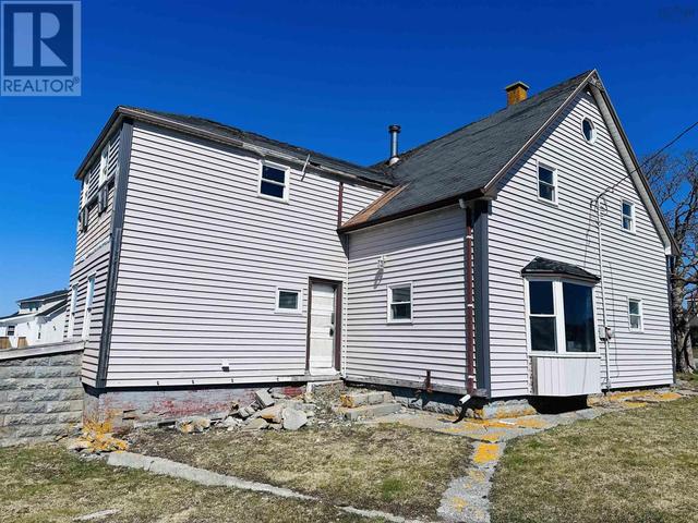 2686 Main Street, House detached with 5 bedrooms, 1 bathrooms and null parking in Clark's Harbour NS | Image 3