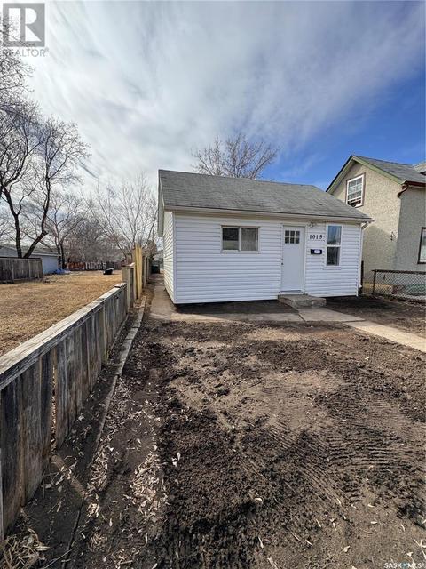 1015 23rd Street W, House detached with 2 bedrooms, 1 bathrooms and null parking in Saskatoon SK | Card Image