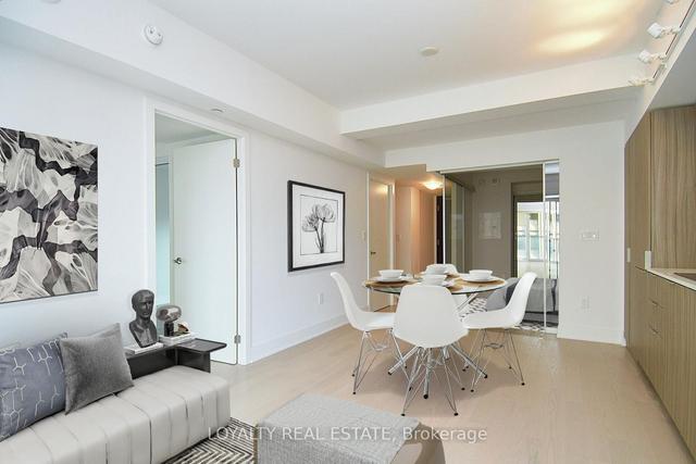 1509 - 955 Bay St, Condo with 2 bedrooms, 2 bathrooms and 1 parking in Toronto ON | Image 3