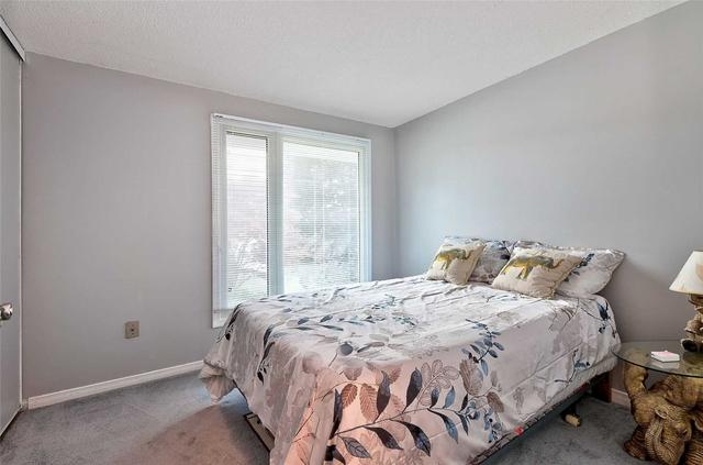 688 Down Cres, House detached with 3 bedrooms, 2 bathrooms and 5 parking in Oshawa ON | Image 5