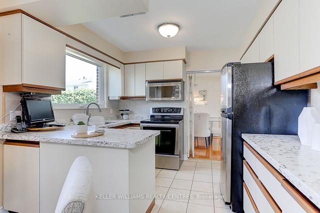 65 Nisbet Dr, House detached with 4 bedrooms, 2 bathrooms and 8 parking in Aurora ON | Image 3