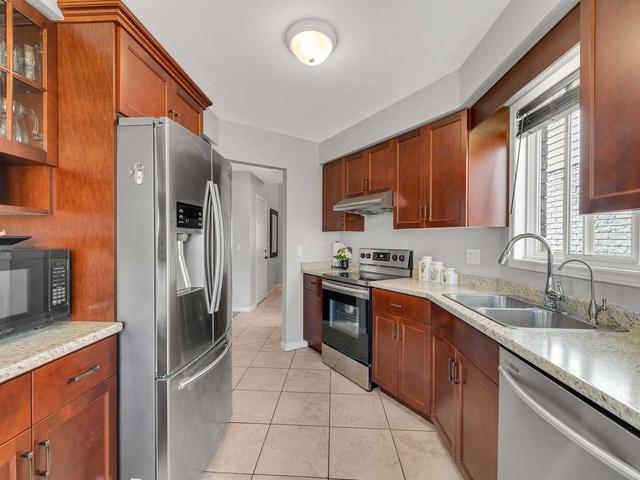 80 Lynch Circ, House detached with 3 bedrooms, 4 bathrooms and 2 parking in Guelph ON | Image 9