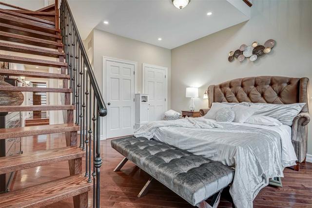 329 Lippincott St, House detached with 4 bedrooms, 4 bathrooms and 2 parking in Toronto ON | Image 8