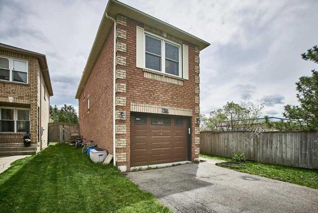 46 Sable Cres, House attached with 3 bedrooms, 3 bathrooms and 6 parking in Whitby ON | Image 12