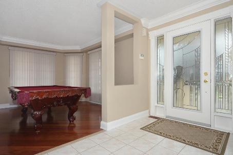56 Leagate St, House detached with 4 bedrooms, 3 bathrooms and 4 parking in Brampton ON | Image 3