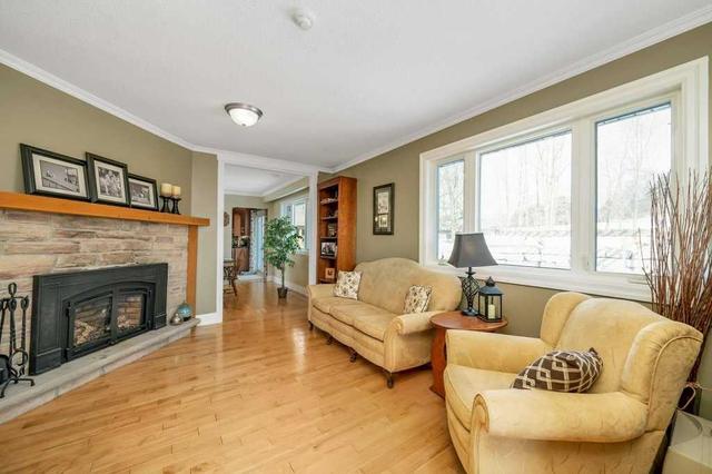 40 Victoria St, House detached with 3 bedrooms, 2 bathrooms and 8 parking in Innisfil ON | Image 6