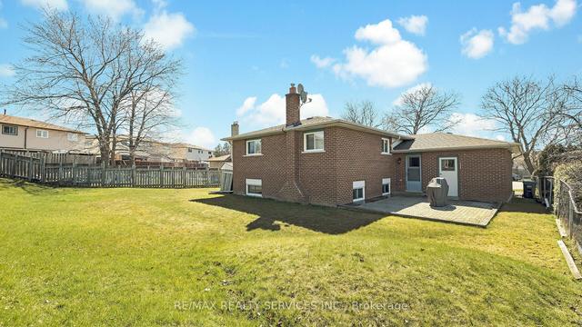 4 Eastwood Crt, House detached with 3 bedrooms, 2 bathrooms and 5 parking in Brampton ON | Image 30