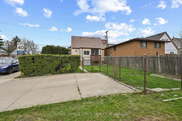 595 Fennell Ave E, House detached with 2 bedrooms, 1 bathrooms and 2 parking in Hamilton ON | Image 33