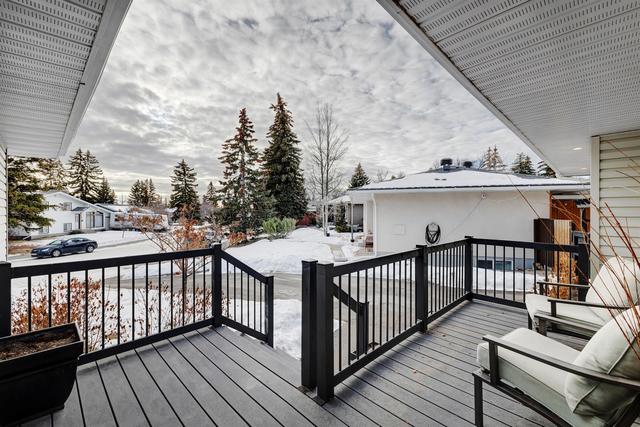 44 Governor Drive Sw, House detached with 4 bedrooms, 3 bathrooms and 3 parking in Calgary AB | Image 32