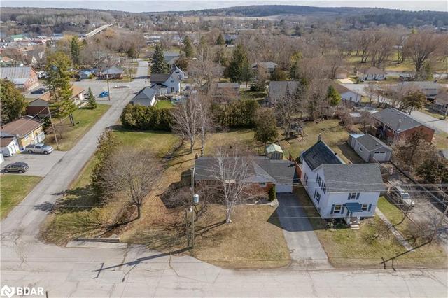 23 South Wellington Street, House detached with 3 bedrooms, 1 bathrooms and 5 parking in Quinte West ON | Image 6