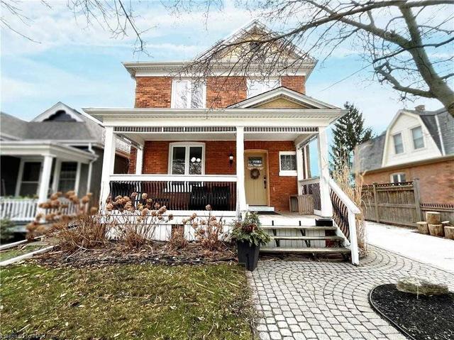 38 Maple St, House detached with 5 bedrooms, 4 bathrooms and 2 parking in St. Catharines ON | Image 1