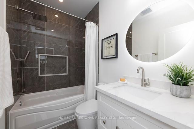 734 Richmond St W, House attached with 3 bedrooms, 5 bathrooms and 1 parking in Toronto ON | Image 6