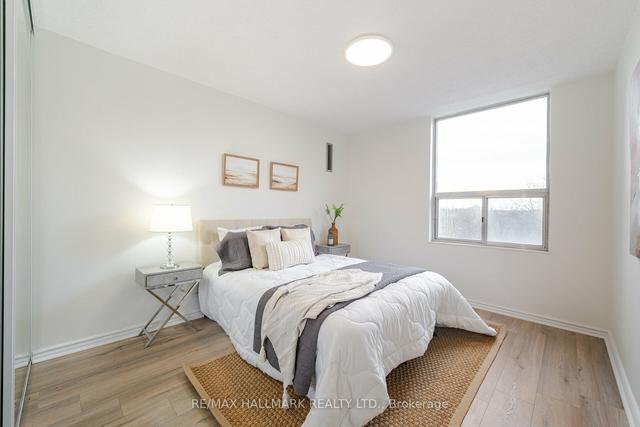 606 - 20 Edgecliffe Gfwy, Condo with 3 bedrooms, 2 bathrooms and 1 parking in Toronto ON | Image 9