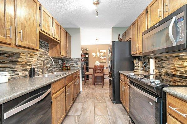 303 - 7031 Gray Drive, Condo with 2 bedrooms, 1 bathrooms and 1 parking in Red Deer AB | Image 4