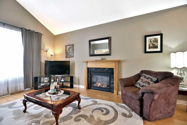 1037 Kestell Blvd, House detached with 4 bedrooms, 4 bathrooms and 2 parking in Oakville ON | Image 2