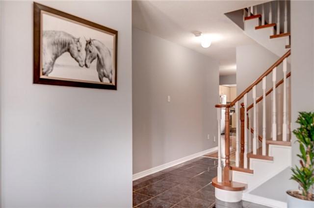 383 Hobbs Cres, House attached with 3 bedrooms, 3 bathrooms and 1 parking in Milton ON | Image 3