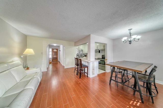 88 Porterfield Cres, Townhouse with 3 bedrooms, 2 bathrooms and 2 parking in Markham ON | Image 7