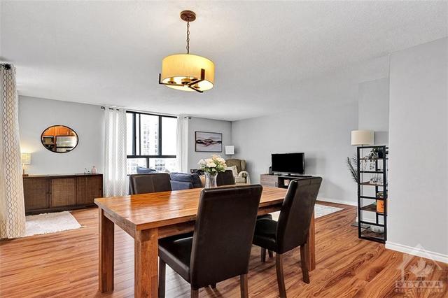 1301 - 475 Laurier Avenue, Condo with 2 bedrooms, 1 bathrooms and 1 parking in Ottawa ON | Image 6