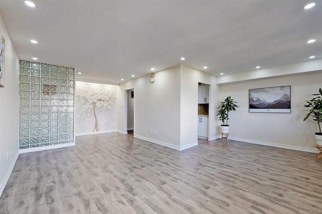 1105 - 180 Markham Rd, Condo with 3 bedrooms, 2 bathrooms and 1 parking in Toronto ON | Image 37