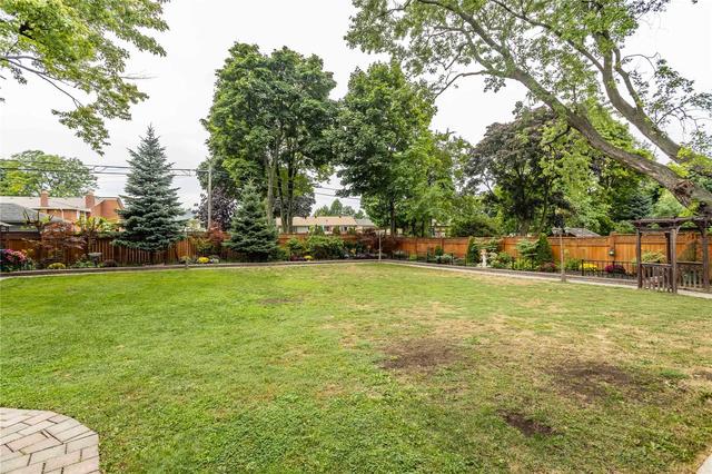 28 Guildcrest Dr, House detached with 3 bedrooms, 3 bathrooms and 8 parking in Toronto ON | Image 27