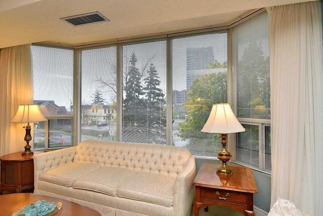 403 - 2121 Lakeshore Rd, Condo with 2 bedrooms, 2 bathrooms and 1 parking in Burlington ON | Image 3