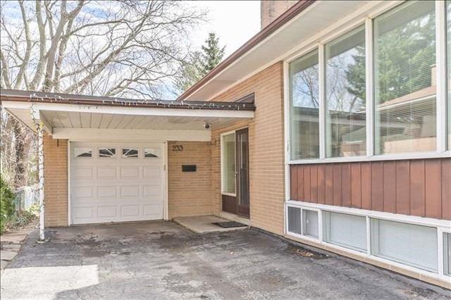233 Betty Ann Dr, House detached with 3 bedrooms, 2 bathrooms and 4 parking in Toronto ON | Image 2