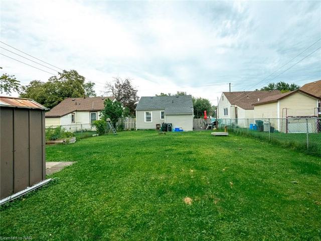 4407 Fifth Avenue, House detached with 2 bedrooms, 1 bathrooms and 2 parking in Niagara Falls ON | Image 12
