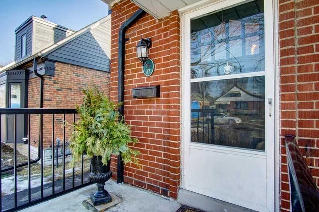 37 Lippincott St W, House detached with 3 bedrooms, 1 bathrooms and 2 parking in Toronto ON | Image 12