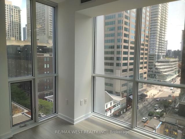 811 - 1 Yorkville Ave, Condo with 2 bedrooms, 2 bathrooms and 0 parking in Toronto ON | Image 7