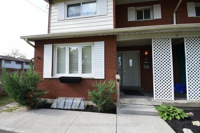 9 Dianne Crt, House semidetached with 3 bedrooms, 2 bathrooms and 2 parking in Hamilton ON | Image 12