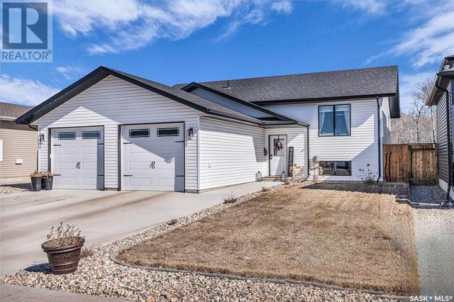 2413 Buhler Avenue, House detached with 5 bedrooms, 3 bathrooms and null parking in North Battleford CY SK | Image 2