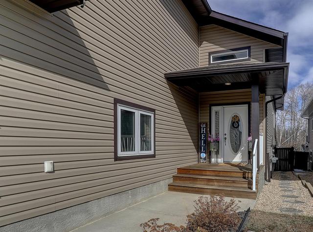10236 93 Street, House detached with 5 bedrooms, 3 bathrooms and 4 parking in Sexsmith AB | Image 2