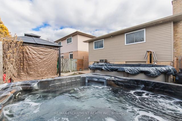 422 Templemead Dr, House detached with 3 bedrooms, 2 bathrooms and 5 parking in Hamilton ON | Image 33
