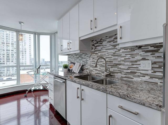 703 - 23 Lorraine Dr, Condo with 3 bedrooms, 2 bathrooms and 1 parking in Toronto ON | Image 7