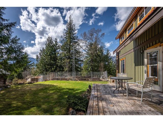 8788 Highway 6, House detached with 2 bedrooms, 2 bathrooms and null parking in Central Kootenay H BC | Image 41