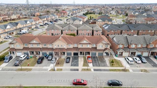 163 Crystal Glen Cres, House attached with 3 bedrooms, 3 bathrooms and 3 parking in Brampton ON | Image 32