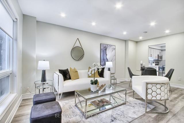 32 Rock Fern Way, Townhouse with 2 bedrooms, 3 bathrooms and 1 parking in Toronto ON | Image 1