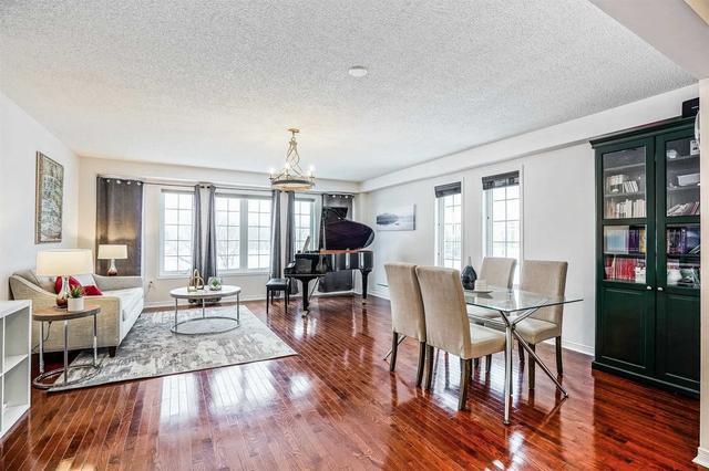 253 Sassafras Circ, House detached with 3 bedrooms, 4 bathrooms and 4 parking in Vaughan ON | Image 2