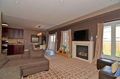 79 Stonechurch Cres, House detached with 4 bedrooms, 4 bathrooms and 2 parking in Markham ON | Image 2