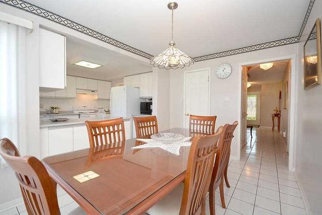 11 Lansdowne Dr, House detached with 4 bedrooms, 3 bathrooms and 4 parking in Brampton ON | Image 4