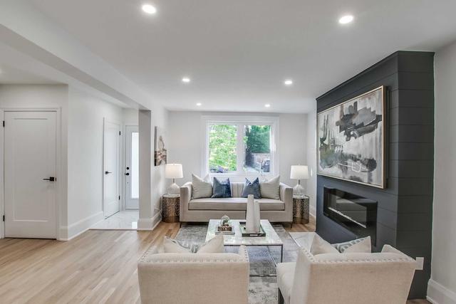 17 Avion Ave, House semidetached with 3 bedrooms, 3 bathrooms and 2 parking in Toronto ON | Image 3