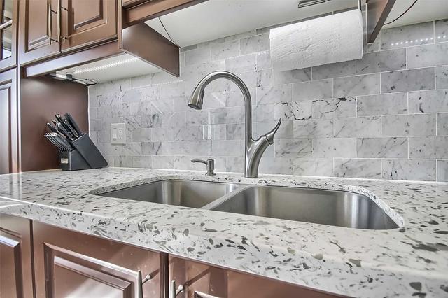 35h View Green Cres, House attached with 3 bedrooms, 4 bathrooms and 4 parking in Toronto ON | Image 11