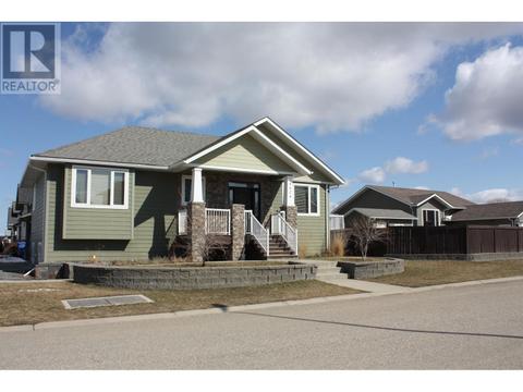 9624 113 Avenue, House detached with 5 bedrooms, 3 bathrooms and null parking in Fort St. John BC | Card Image